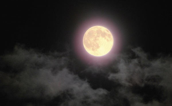 月のスピリチュアルパワー 満月 新月の日の運気アップ法とは スピクラ